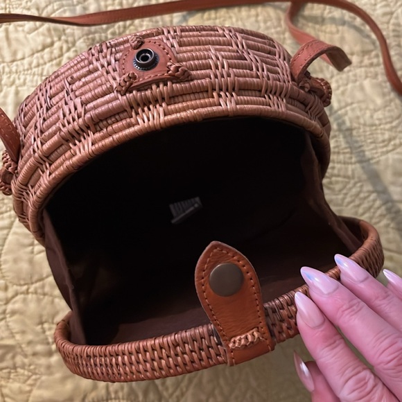 Woven rattan purse - Picture 7 of 7